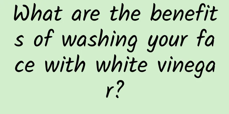 What are the benefits of washing your face with white vinegar?